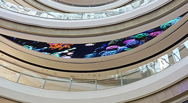 陕西西安咸阳万达商场 P3 月牙形天幕 LED 显示系统项目