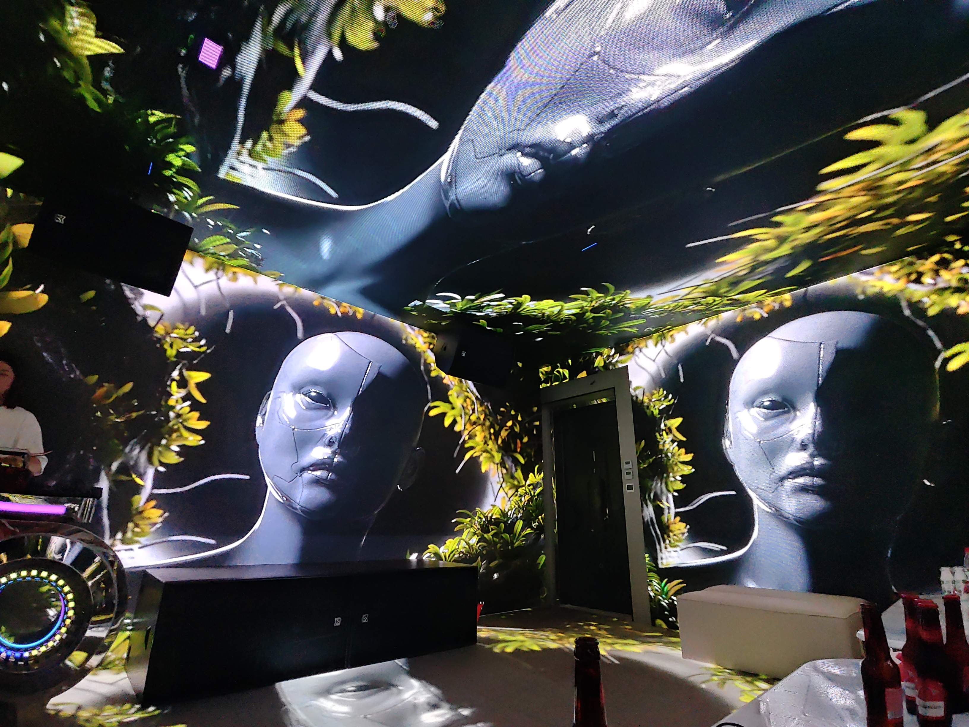 白银星空 PARTY?6D 沉浸式 KTV 多规格显示系统项目