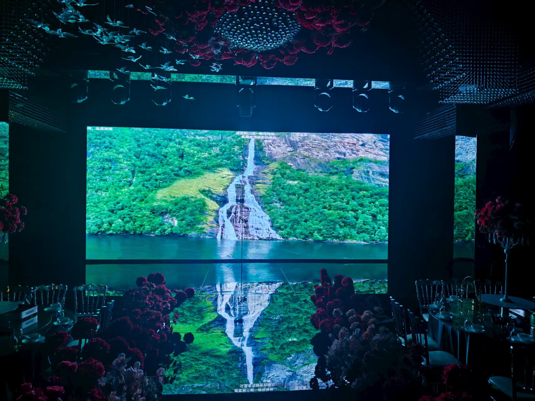 沉庆酒店舞台 P1.86 通明 LED 显示屏节造系统项目