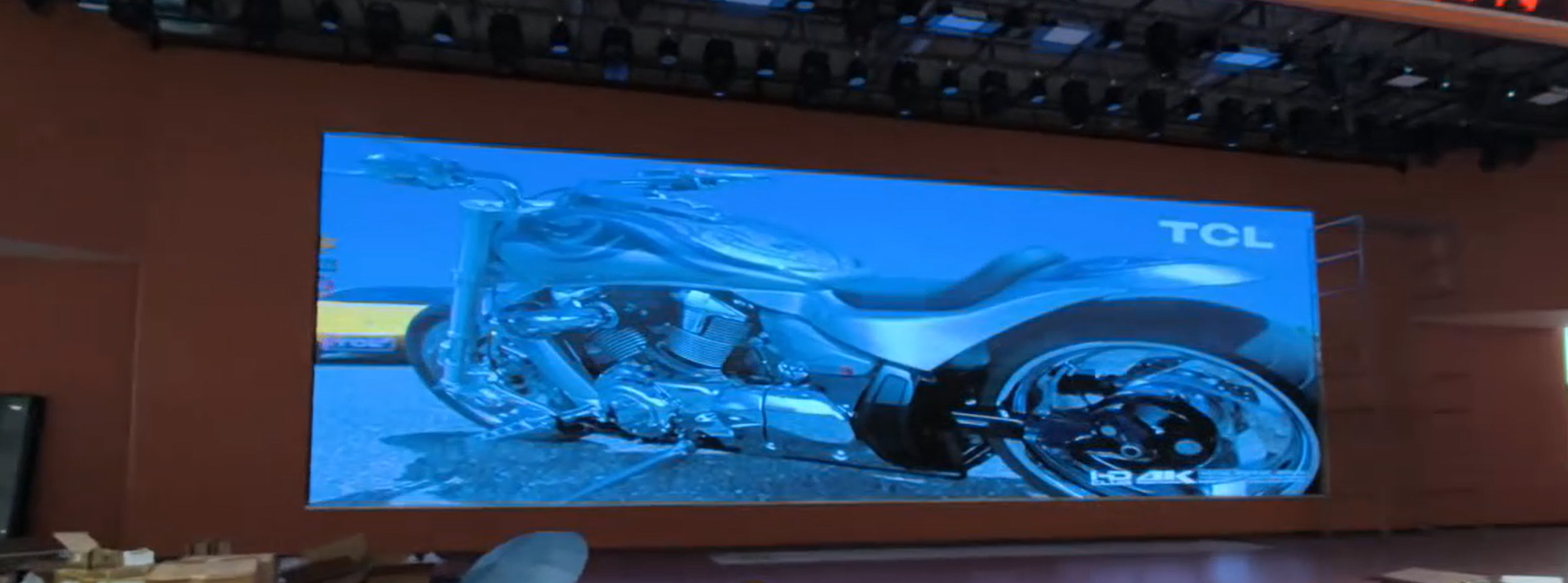 云南宣威某学堂汇报厅一主两副舞台屏 LED 显示屏节造系统项目