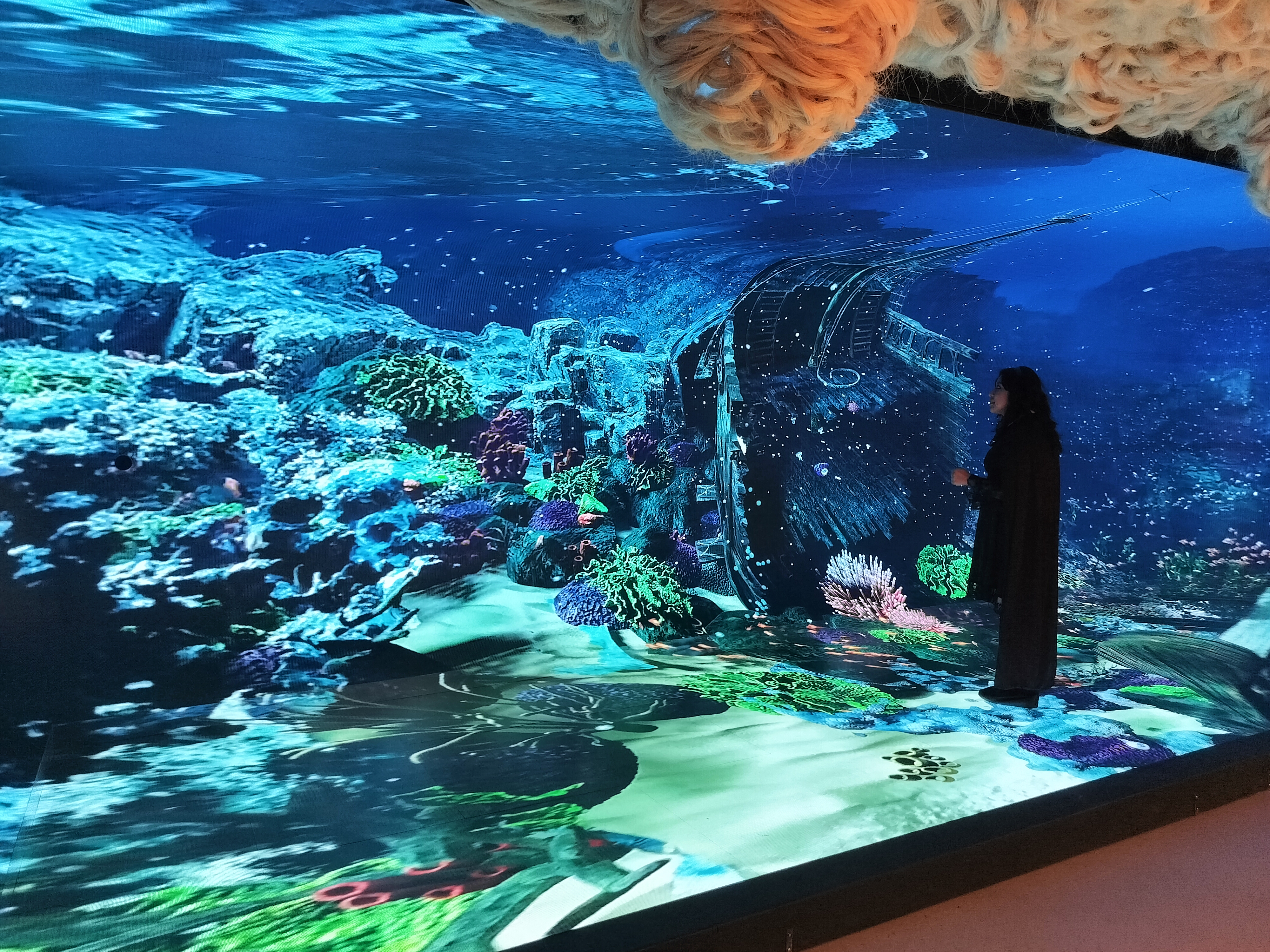 墨西哥博物馆曲屏异形圆柱屏沉浸式 LED 显示系统项目