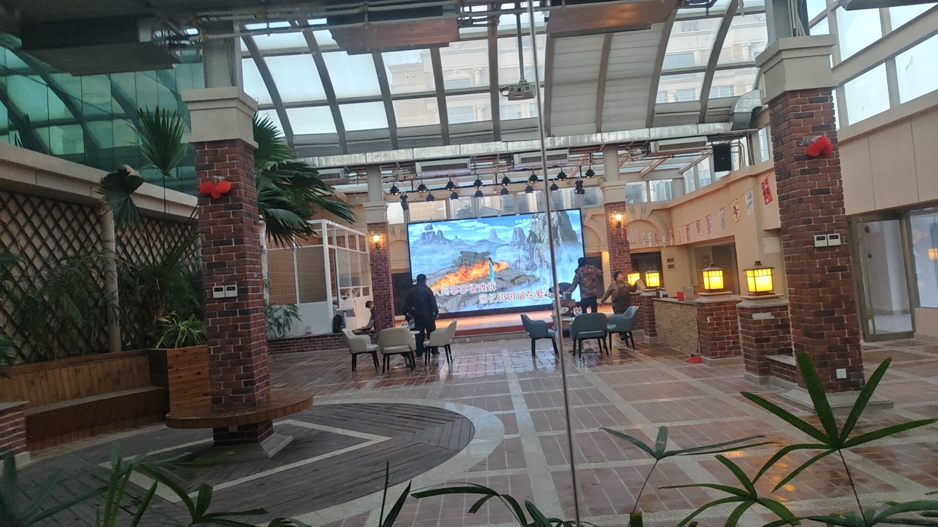 克拉玛依圣禄嘉妇产医院玻璃房通明 LED 显示系统项目